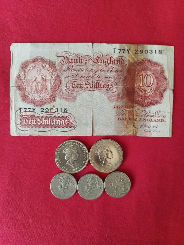 !!! Crazy R1 start !!! Scarce Collectors Bank of England Ten Shillings Note and Seven Pounds