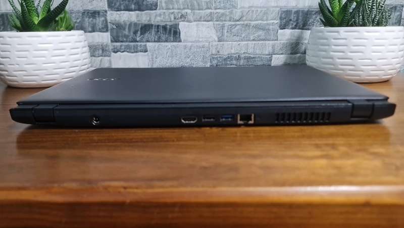 Acer Aspire Intel core i3 7th Gen_500GB SATA_4GB Ram_Windows 11 Pro_Works on charger