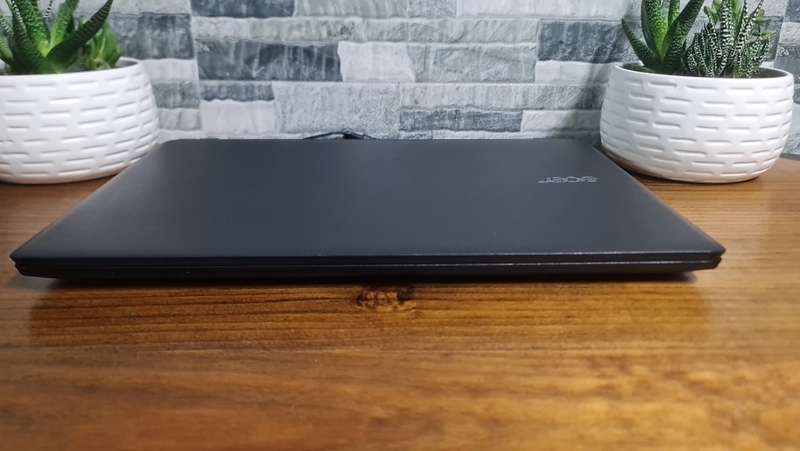 Acer Aspire Intel core i3 7th Gen_500GB SATA_4GB Ram_Windows 11 Pro_Works on charger