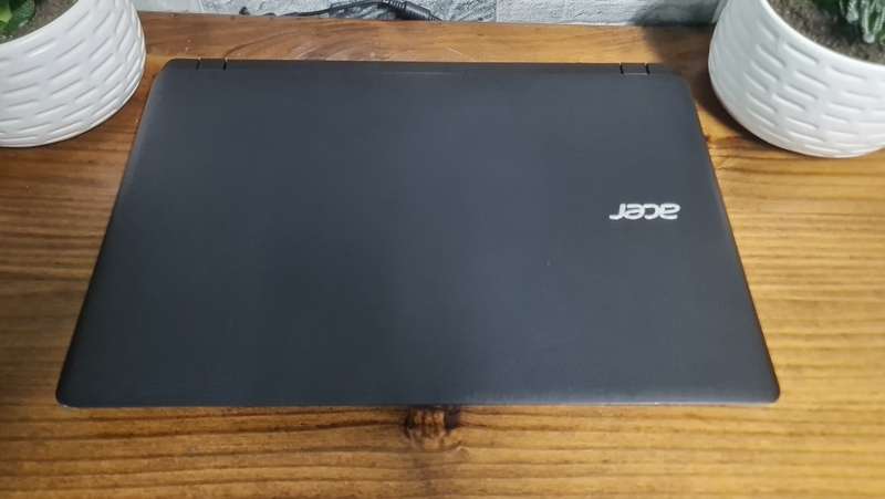 Acer Aspire Intel core i3 7th Gen_500GB SATA_4GB Ram_Windows 11 Pro_Works on charger