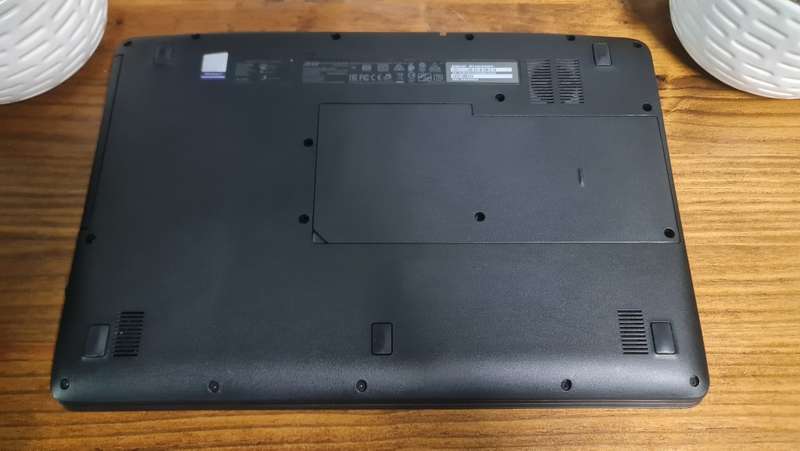 Acer Aspire Intel core i3 7th Gen_500GB SATA_4GB Ram_Windows 11 Pro_Works on charger