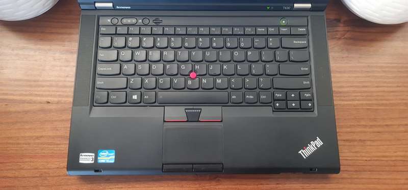 LENOVO i5**8GB RAM**4 CPU THREADS**14 INCH HD**WINDOWS 11