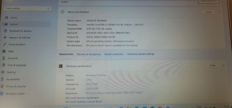 LENOVO i5**8GB RAM**4 CPU THREADS**14 INCH HD**WINDOWS 11