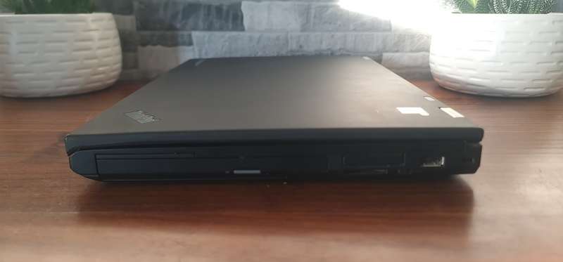 LENOVO i5**8GB RAM**4 CPU THREADS**14 INCH HD**WINDOWS 11