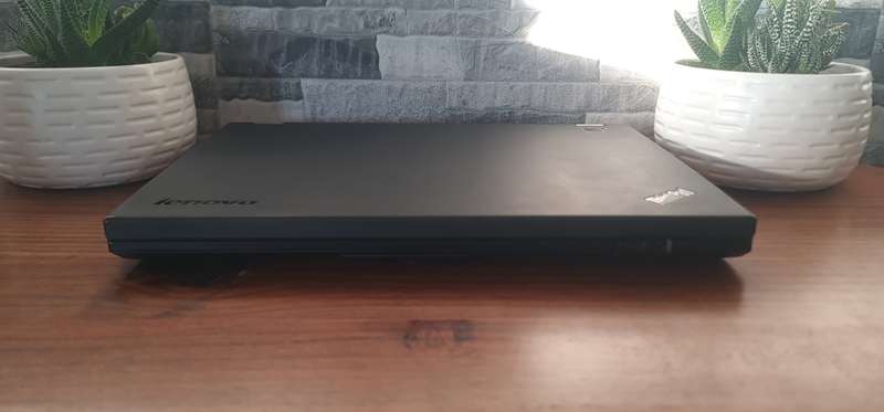 LENOVO i5**8GB RAM**4 CPU THREADS**14 INCH HD**WINDOWS 11