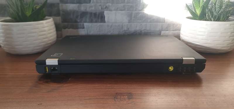 LENOVO i5**8GB RAM**4 CPU THREADS**14 INCH HD**WINDOWS 11