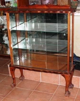 Ball and claw display cabinet with mirror