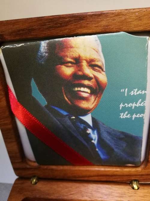 MANDELA 2000 "SMILEY" R 5,00 - PROOF U/C COIN - ENCAPSULATED LIMITED EDITION - IN ROSEWOOD BOX