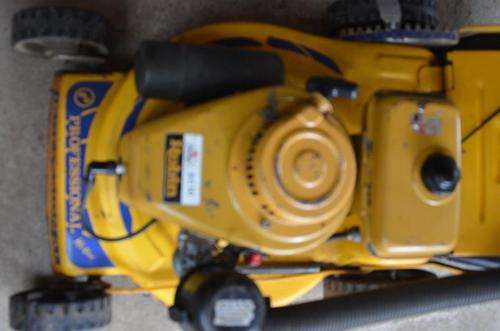 Robin EC10 2 stroke Hi Vac Professional lawnmower in excellent condition used no 1 of 4