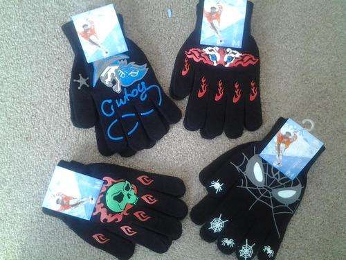 4 SETS OF MAGIC SPORT GLOVES