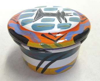 Lidded pot by Clementina van der Walt