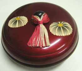 Oriental lacquer bowl with lid
