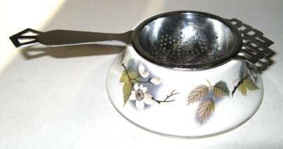 Midwinter tea strainer rest plus chrome-plated strainer