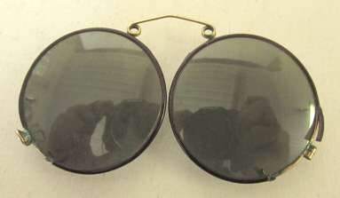 Vintage fold-up clip-on sunglasses plus pouch (2)