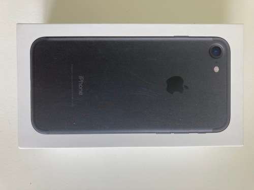 Iphone 7 32gig with brand new charger and earphones.