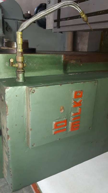MILLING MACHINE