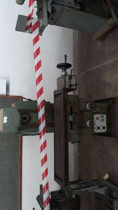 MILLING MACHINE