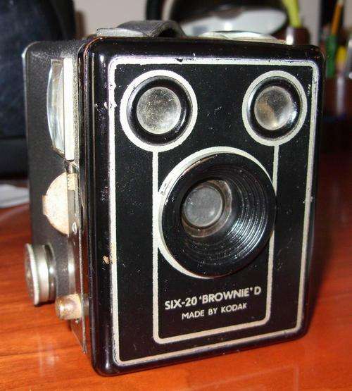 Kodak "Brownie"  six-20 D Box camera