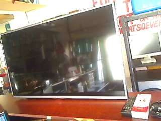 LG 7200 42 inch FHD LED 3D TV + 2 Pairs Glasses + Remote. (No Stand !!!) (Collection Only !!!!!!!)
