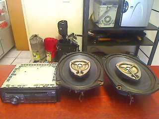 Pioneer Radio CD + 2 x JVC 290w Speakers