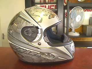 Shark S800 Helmet Size Large (Needs a new visor and a visor Clip !!!!!)