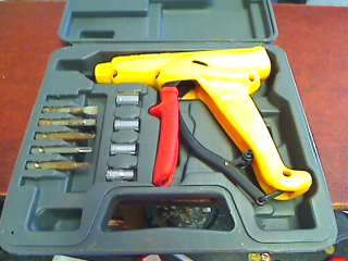 Mechanical Hand Screwdriver + Bits + Case