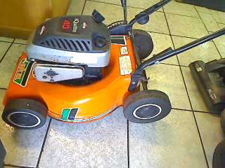 Rolux Petrol Lawnmower (Briggs & Stratton Quattro 40) (No Grass Box) (Collection Only !!!!!)