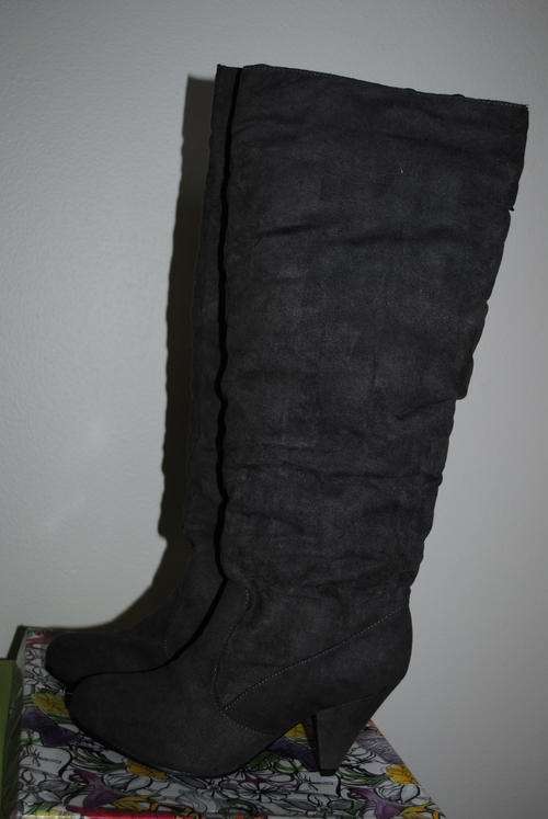 STUNNING GREY MOCK VELVET BOOTS - SIZE 6
