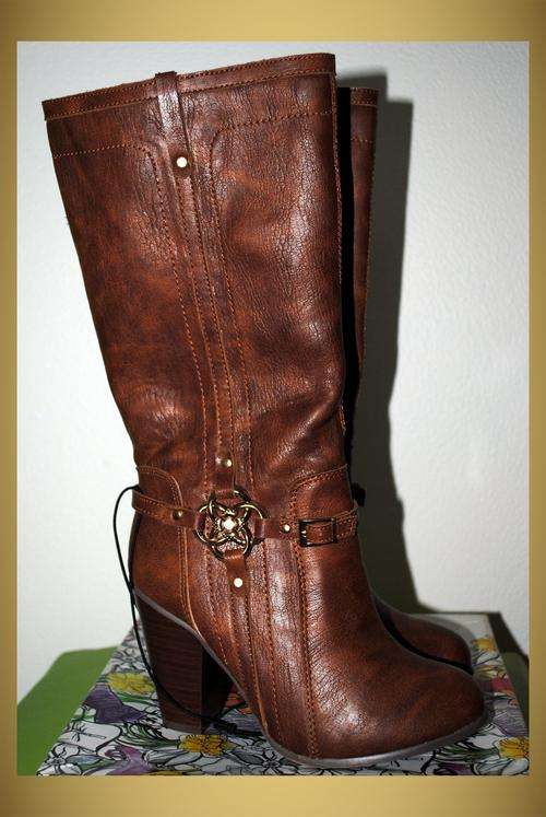 STUNNING BROWN BOOTS WITH GOLD TRIM - SIZE 4