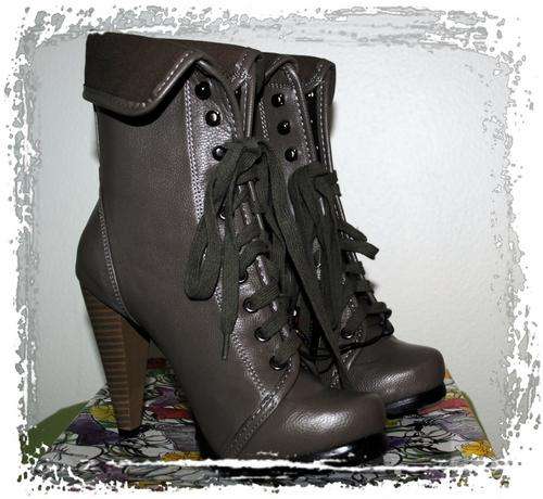 STUNNING LACE UP BOOTS - SIZE 5