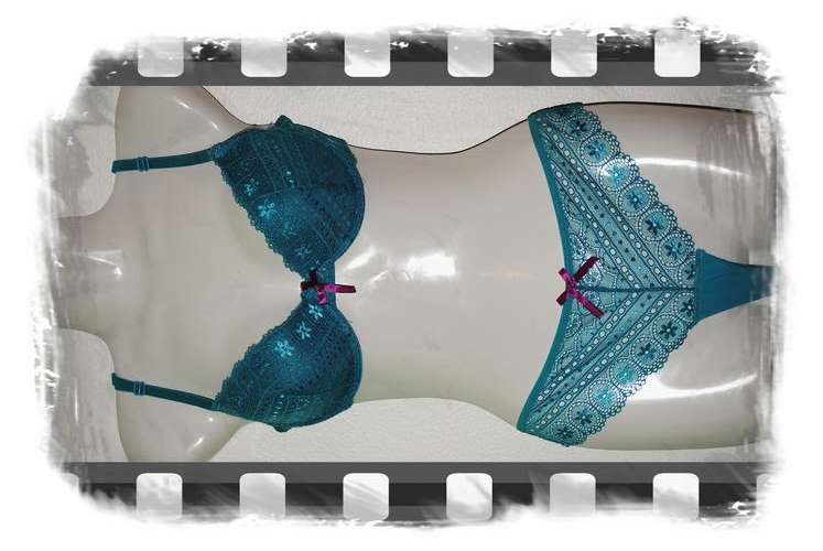 GORGEOUS SEXY LACY SET - SIZE 34C - Legit