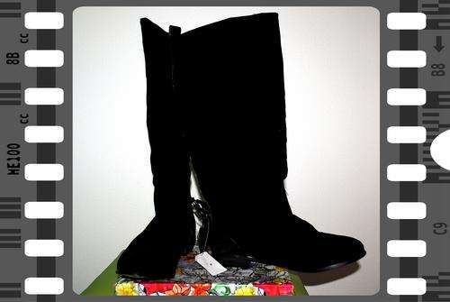 STUNNING FLAT BLACK BOOTS - SIZE 7