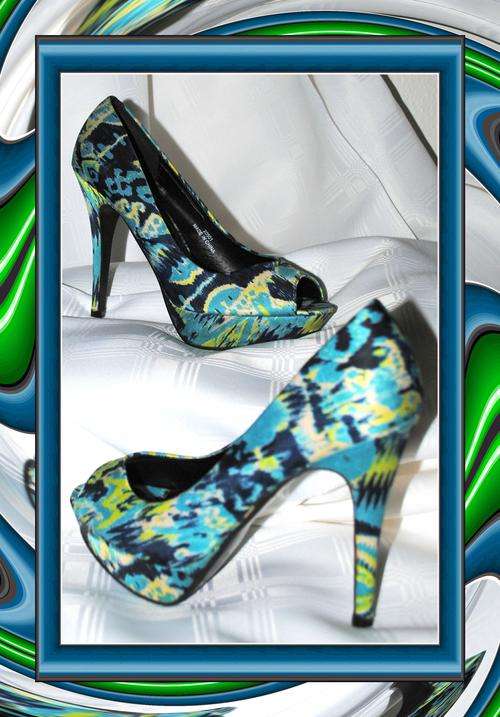 SHADES OF BLUE PEEP TOE PLATFORM - SIZE 5
