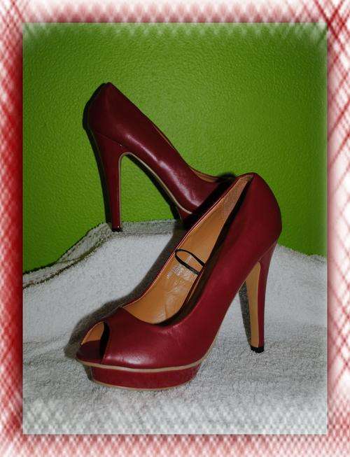 SEXY BURNT RED HEELS - SIZE 7
