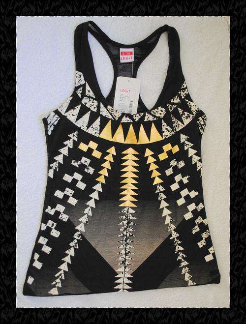 STUNNING GEOMETTIC VEST - SIZE 6
