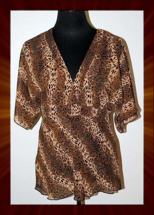 INSYNC ANIMAL PRINT BLOUSE - SIZE MED