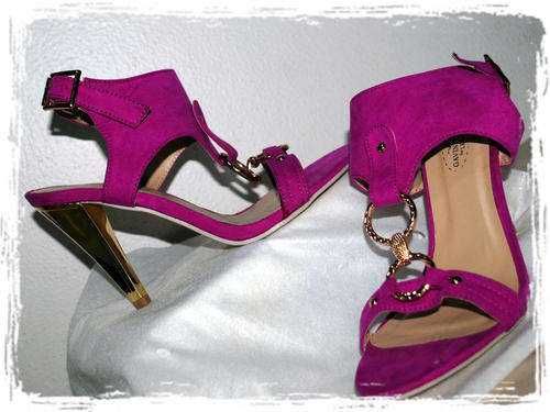 GORGEOUS PURPLE SANDALS - SIZE 7