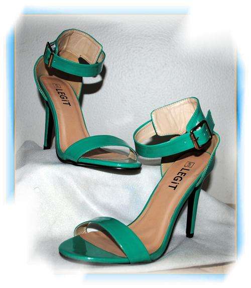 PATENT STYLE TURQUISE SANDALS - SIZE 5