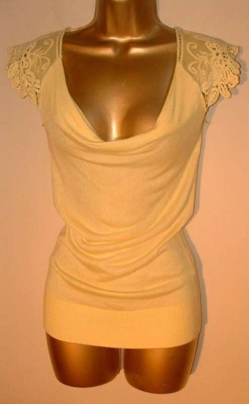 STUNNING LIGHT YELLOW KNIT TOP - SIZE 10