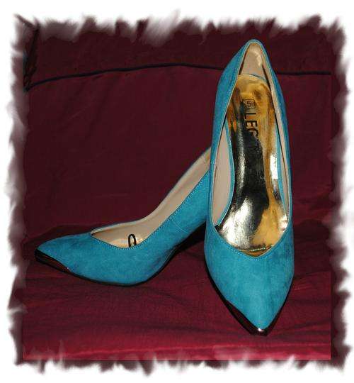 MOCK SUEDE TURQUOISE COURTS - SIZE 5