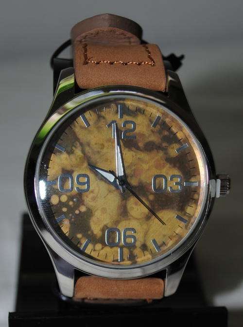 DUE SOUTH LEATHER STRAP WATCH - BRAND NEW