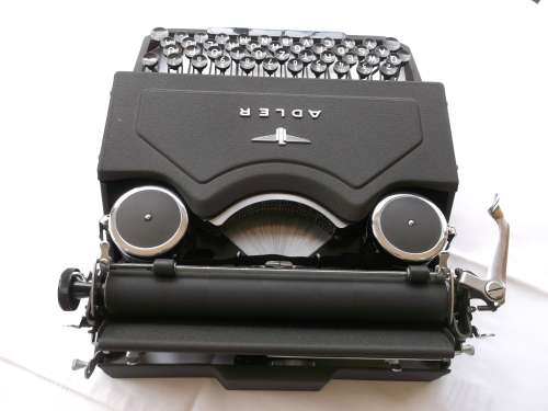 (Typewriter) ADLER tikmasjien, versamelstuk in puik toestand.