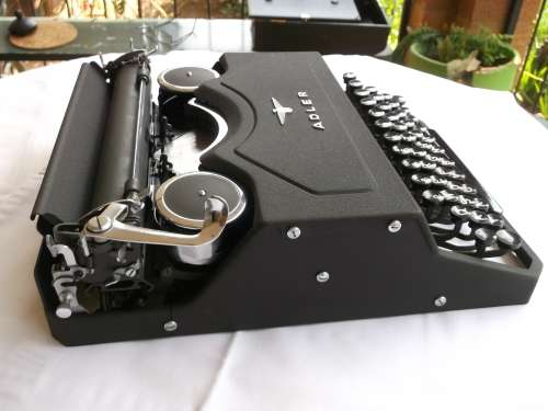 (Typewriter) ADLER tikmasjien, versamelstuk in puik toestand.