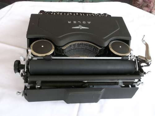 (Typewriter) ADLER tikmasjien, versamelstuk in puik toestand.
