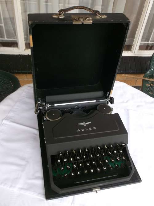 (Typewriter) ADLER tikmasjien, versamelstuk in puik toestand.
