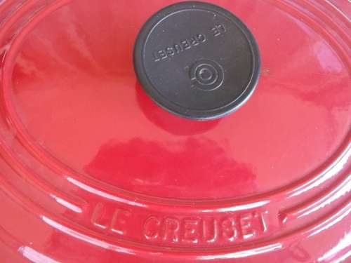 Le Creuset pot. Only Xentagia`s bid will be accepted for this amount according to the offer made.