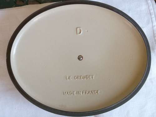 Le Creuset pot. Only Xentagia`s bid will be accepted for this amount according to the offer made.