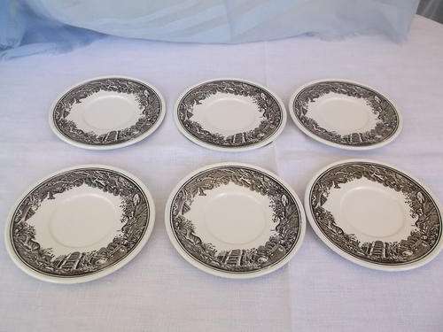 Set of six Villeroy & Boch saucers.