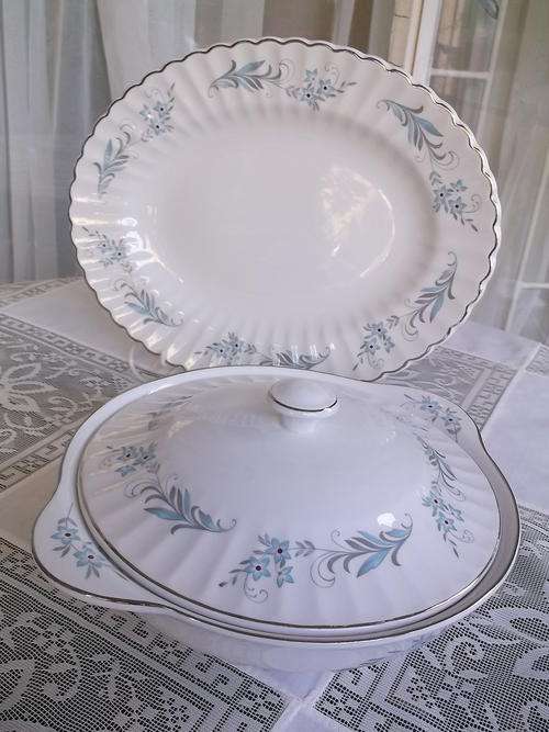 J G Meakin Burlington Classic White serving dish & meat plate.