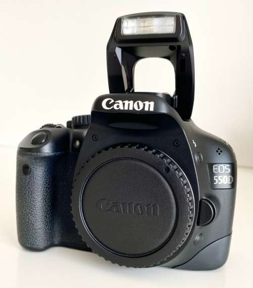 Canon EOS 550D + Canon EF-S 18-55mm lens